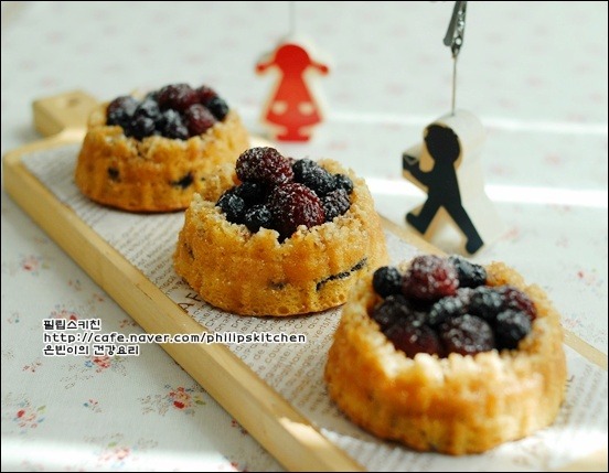 크리스마스 디저트로 딱이예요!! 달콤한 케익안에 과일이듬뿍 ^^
