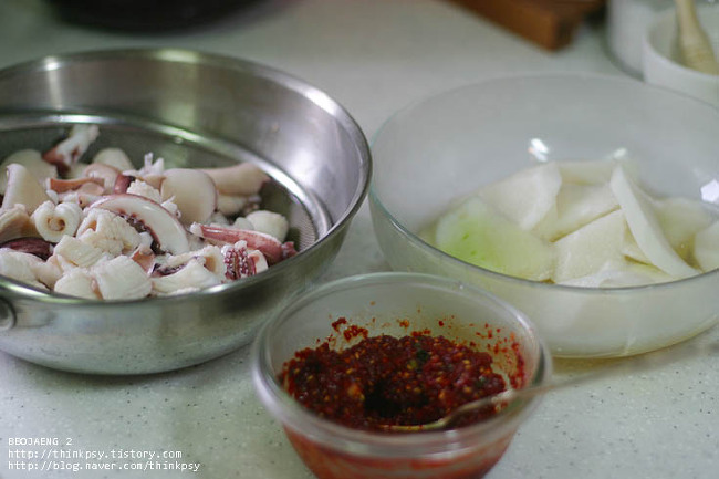 매콤하고 깔끔한 맛, 충무김밥