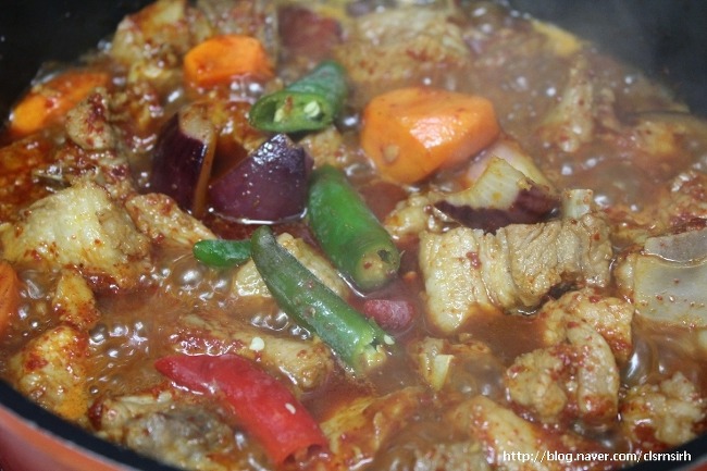 화끈하게 매운 돼지갈비찜