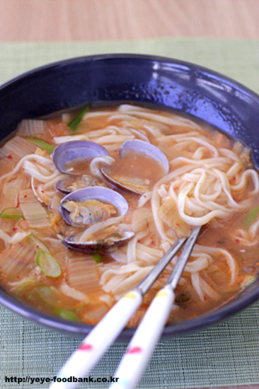 칼국수랑김치 이미지